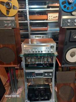 Preview: AKAI  AA-1050 der größte Receiver der Serie mit Holz Japan 1976